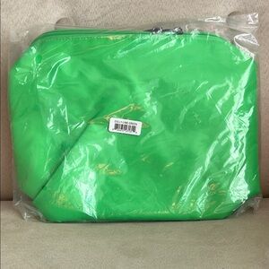 NWT Lug Dolly Cosmetic Case in Lime Green 🍋‍🟩